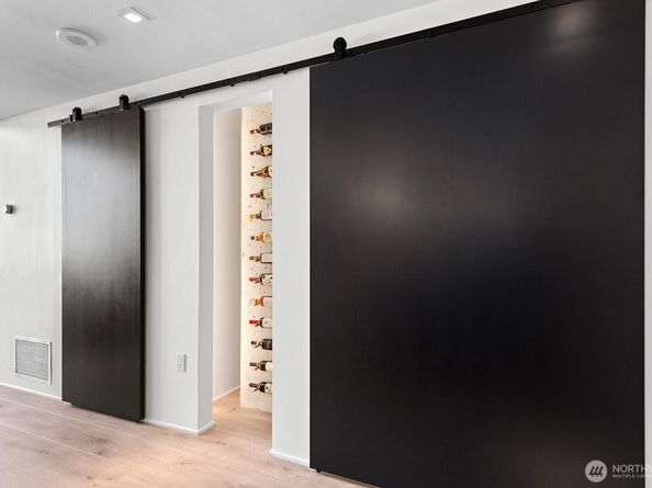 2717 Western Avenue PH04, Seattle WA 98121