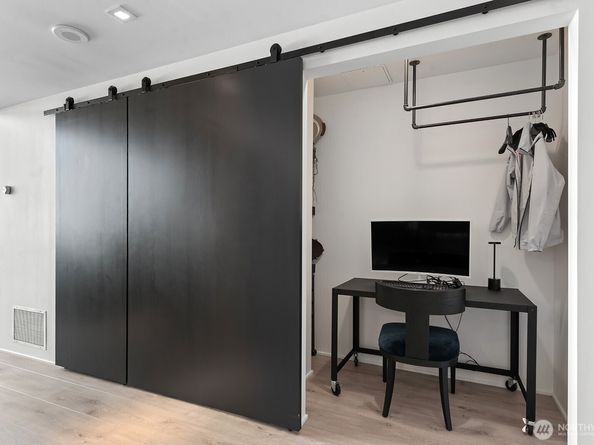 2717 Western Avenue PH04, Seattle WA 98121