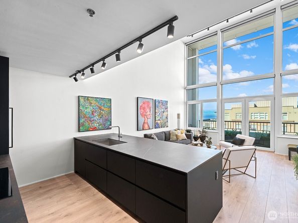 2717 Western Avenue PH04, Seattle WA 98121