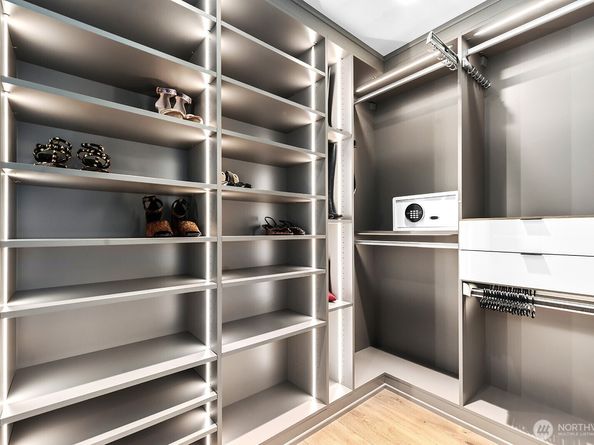 2717 Western Avenue PH04, Seattle WA 98121