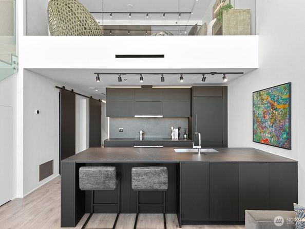 2717 Western Avenue PH04, Seattle WA 98121