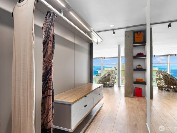 2717 Western Avenue PH04, Seattle WA 98121