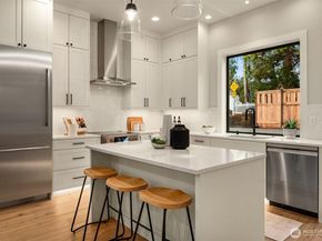 10805 NE 60th Street, Kirkland WA 98033