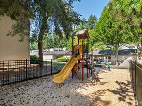 25025 SE Klahanie Boulevard J102, Sammamish WA 98029