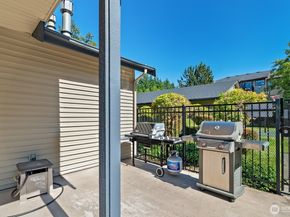 25025 SE Klahanie Boulevard J102, Sammamish WA 98029