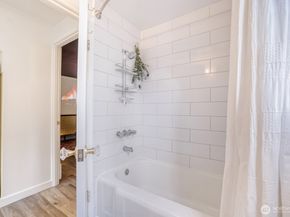 4034 NE 109th Street, Seattle WA 98125