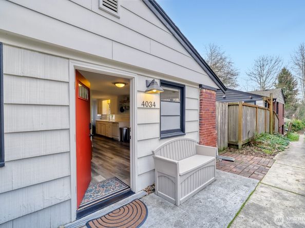 4034 NE 109th Street, Seattle WA 98125