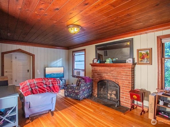 2020 Marine Drive, Bremerton WA 98312