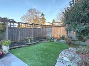 1110 N 27th Place, Renton WA 98056