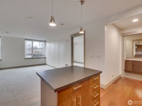 4547 8th Avenue NE 204, Seattle WA 98105