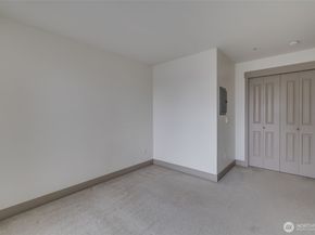 4547 8th Avenue NE 204, Seattle WA 98105