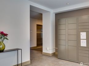 4547 8th Avenue NE 204, Seattle WA 98105