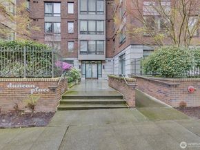 4547 8th Avenue NE 204, Seattle WA 98105