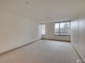 4547 8th Avenue NE 204, Seattle WA 98105