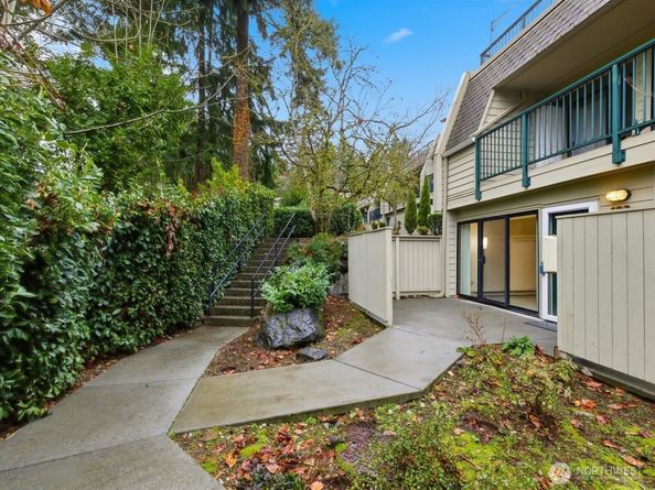 8835 166th Avenue NE D102, Redmond WA 98052