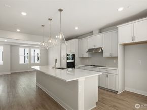 9014 NE 203rd Lane B, Bothell WA 98011