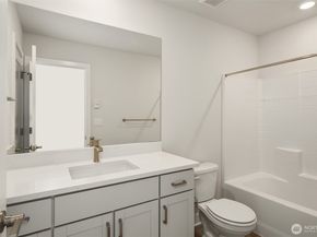 9014 NE 203rd Lane B, Bothell WA 98011