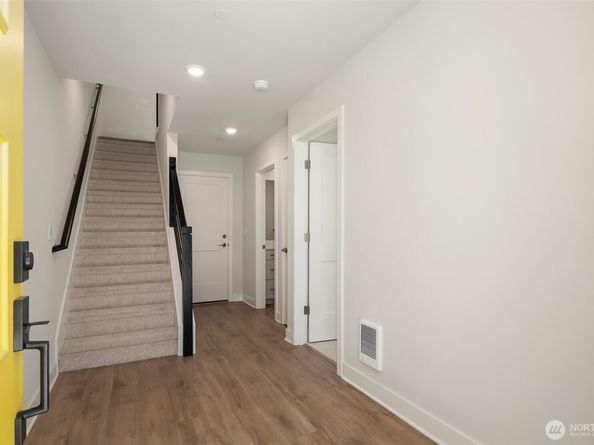 9014 NE 203rd Lane B, Bothell WA 98011