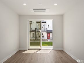 9014 NE 203rd Lane B, Bothell WA 98011