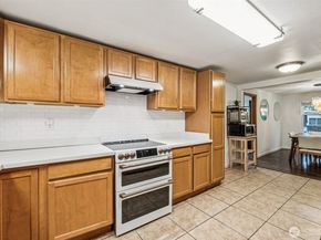 23716 Locust Way, Bothell WA 98021