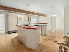 6420 NE 129th Place, Kirkland WA 98034