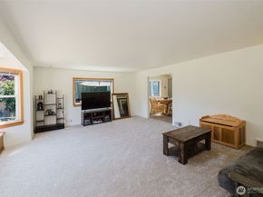 143 Dora Avenue, Bremerton WA 98312