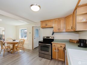 143 Dora Avenue, Bremerton WA 98312