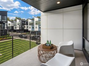 21822 25th Avenue SE B, Bothell WA 98021