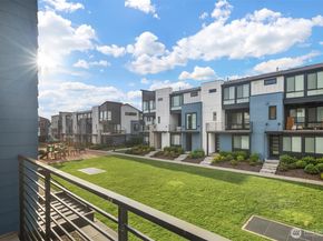 21822 25th Avenue SE B, Bothell WA 98021