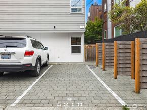 5210 B Brooklyn Avenue NE, Seattle WA 98105