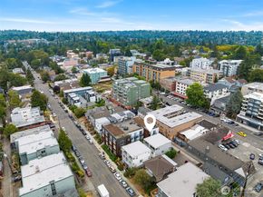 5210 B Brooklyn Avenue NE, Seattle WA 98105