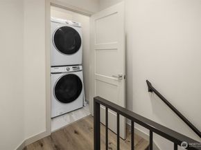 5210 B Brooklyn Avenue NE, Seattle WA 98105