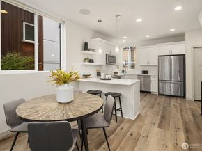 5210 B Brooklyn Avenue NE, Seattle WA 98105