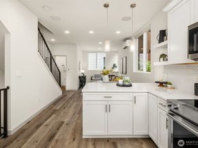 5210 B Brooklyn Avenue NE, Seattle WA 98105