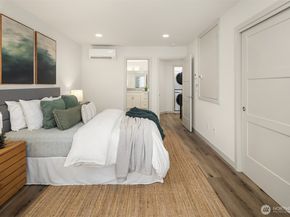 5210 B Brooklyn Avenue NE, Seattle WA 98105