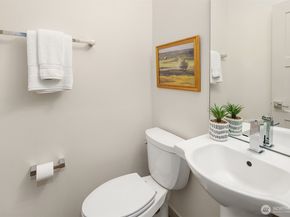 5210 B Brooklyn Avenue NE, Seattle WA 98105