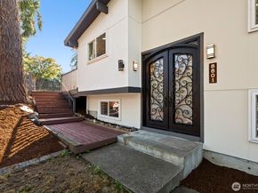 8801 NE 140th Place, Kirkland WA 98034