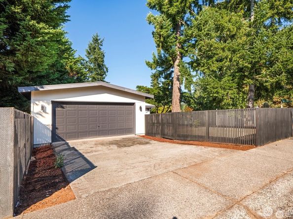 8801 NE 140th Place, Kirkland WA 98034