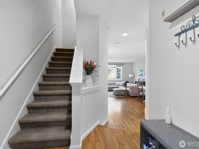 10901 124th Avenue NE 24, Kirkland WA 98033