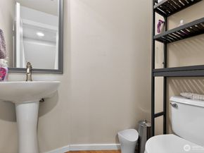 10901 124th Avenue NE 24, Kirkland WA 98033