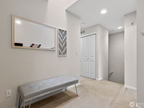 10901 124th Avenue NE 24, Kirkland WA 98033