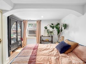 9701 Roosevelt Way NE, Seattle WA 98115