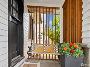 9701 Roosevelt Way NE, Seattle WA 98115