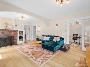 9701 Roosevelt Way NE, Seattle WA 98115