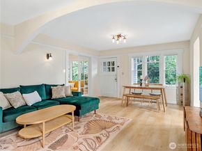 9701 Roosevelt Way NE, Seattle WA 98115