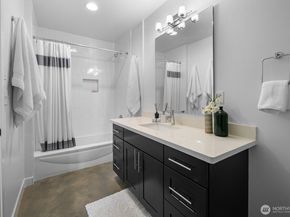 2808 14th Avenue W B, Seattle WA 98119