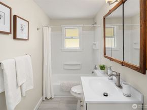 9275 Renton Avenue S, Seattle WA 98118