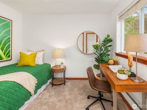 9418 Fremont Avenue N, Seattle WA 98103