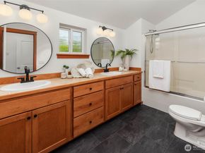 9418 Fremont Avenue N, Seattle WA 98103