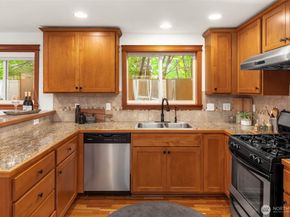 9418 Fremont Avenue N, Seattle WA 98103